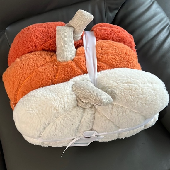 Farmhouse by Rachel Ashwell Pumpkin Pillow Set - Picture 2 of 6